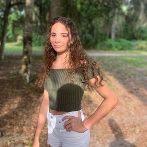 Meet your Posher, Leila